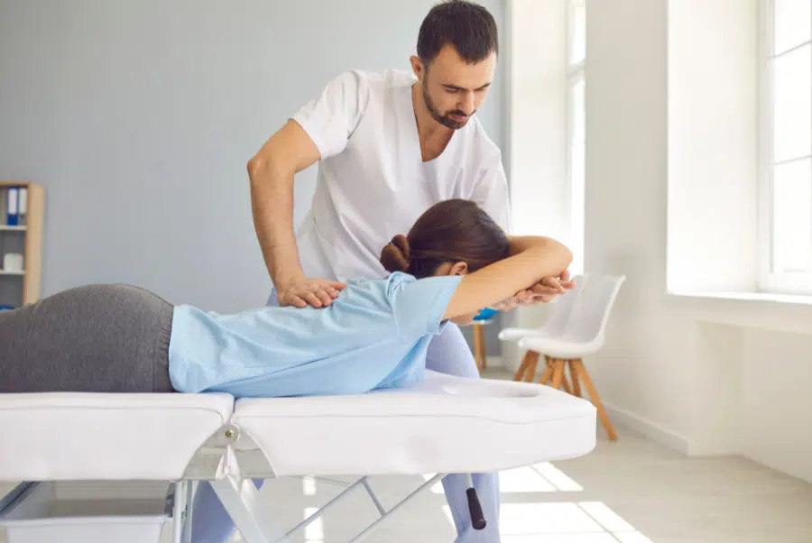 Chiropractic Heals Shoulder Pain - Spinal Adjustments